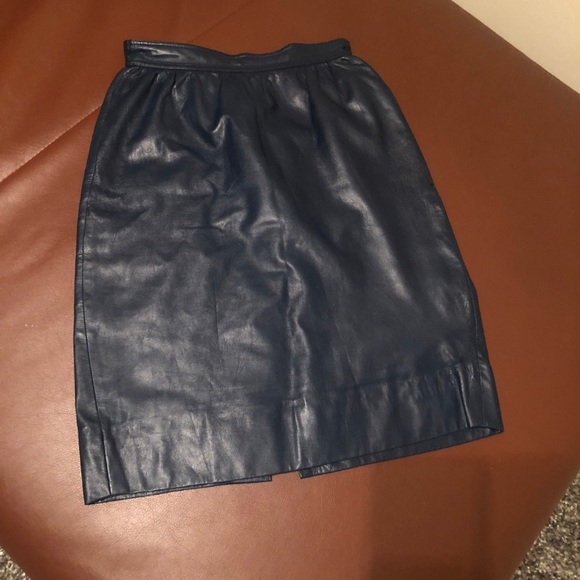 1970s to 1980s Emanuel Ungaro Parallele Paris Navy Blue Leather Skirt Size XS/S - Picture 1 of 11